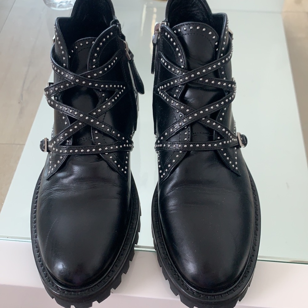 Brand new shoe alaia boots